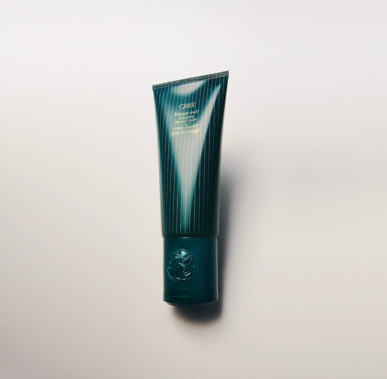 Oribe Straight Away Smoothing Blowout Cream — крем для ідеального випрямлення та захисту волосся
