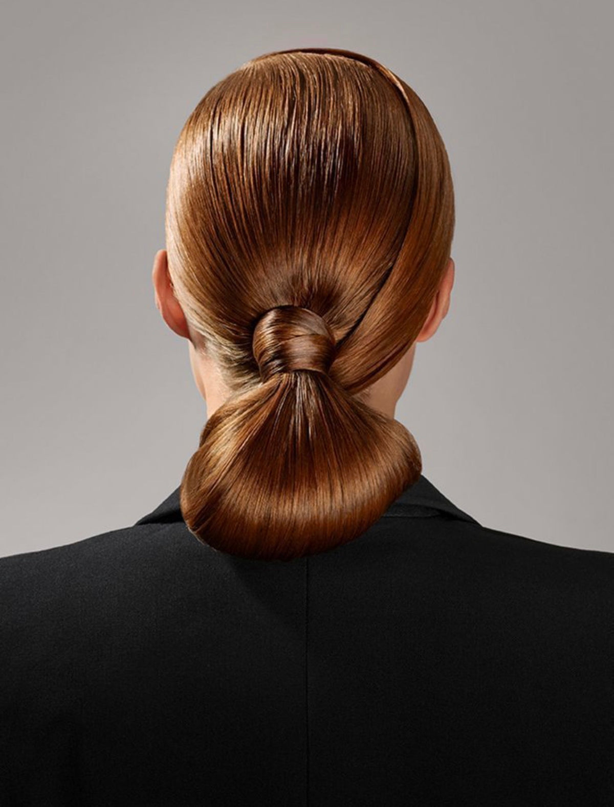 Oribe Superfine Strong — лак для волосся сильної фіксації з легкою текстурою