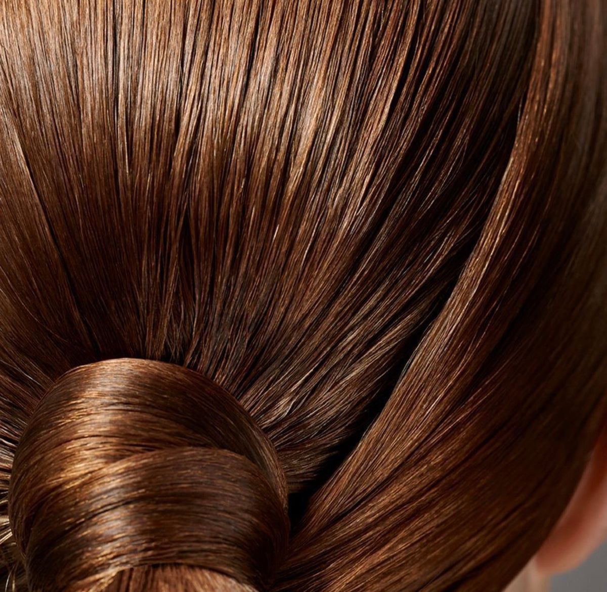 Oribe Superfine Strong — лак для волосся сильної фіксації з легкою текстурою